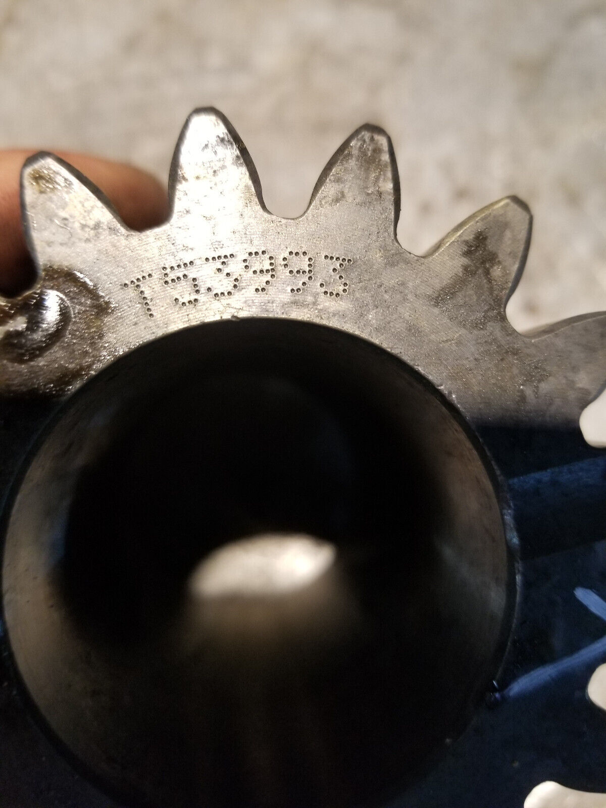 JOHN DEERE T53993 - GEAR
