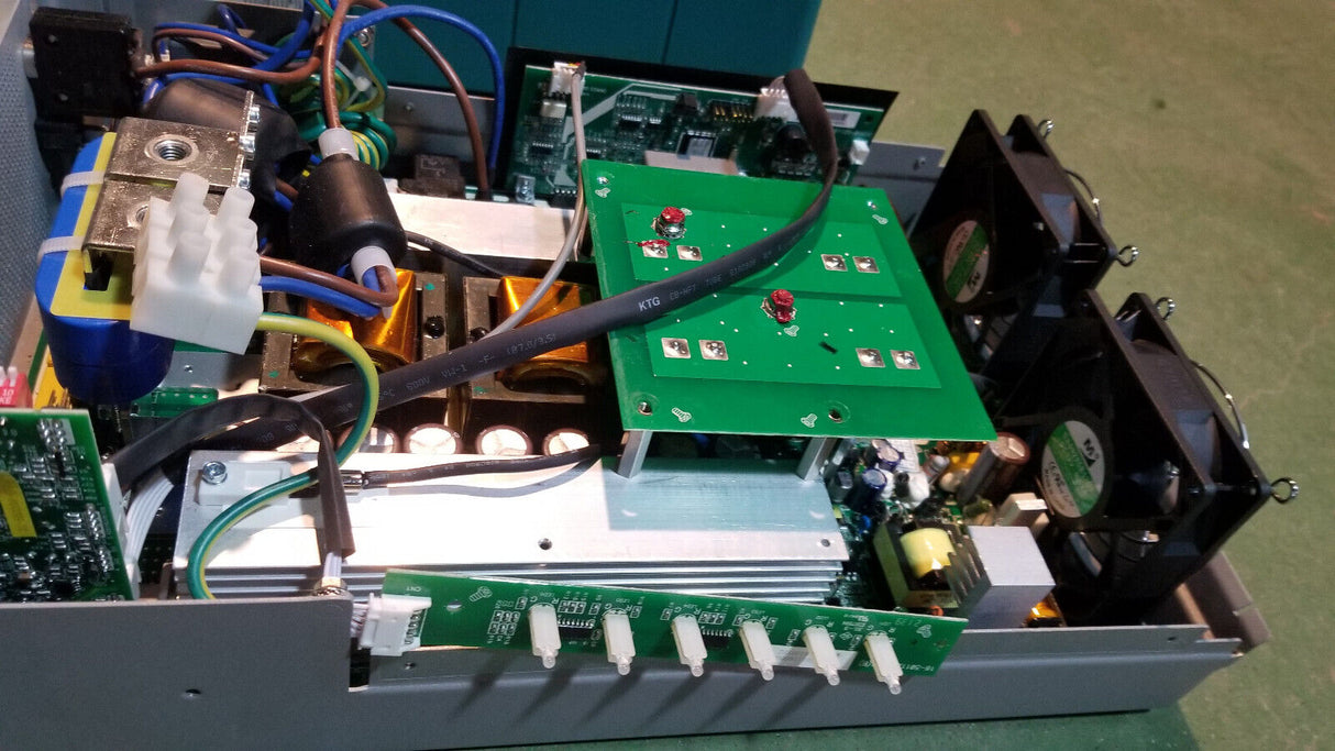 Mastervolt CombiMaster 12v 3000w 160a 120v 35513000 FOR PARTS