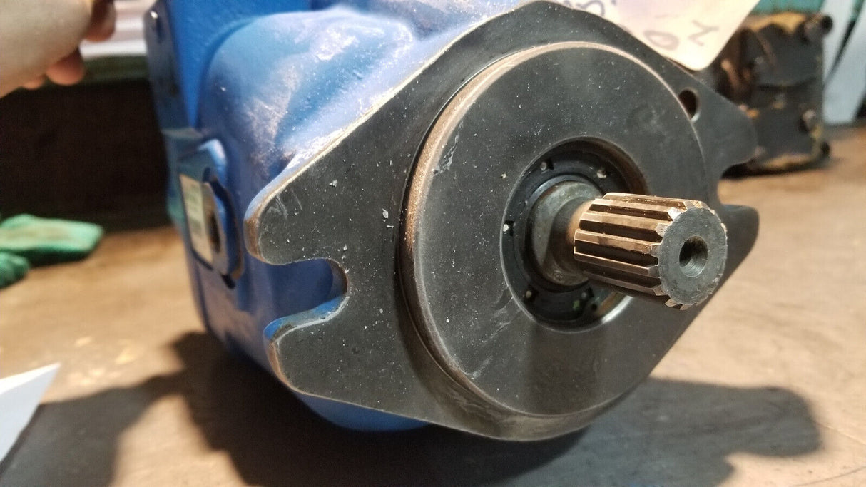 Eaton 421AK00569B Hydraulic Piston Pump