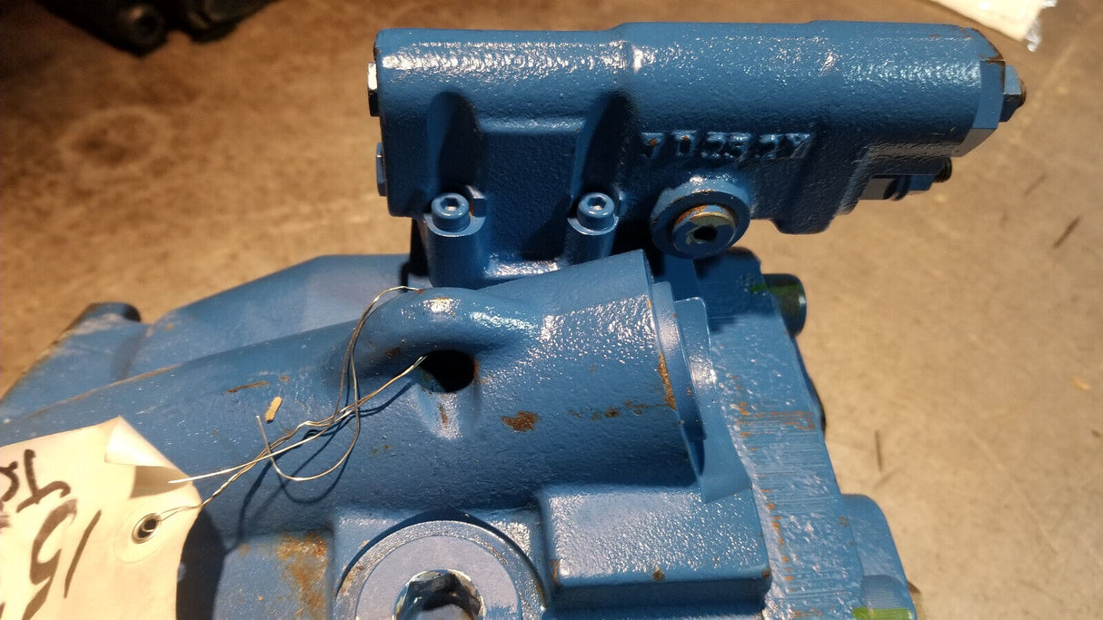 Eaton 421AK00569B Hydraulic Piston Pump