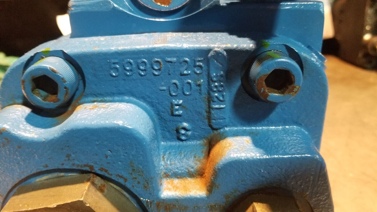 Eaton 421AK00569B Hydraulic Piston Pump