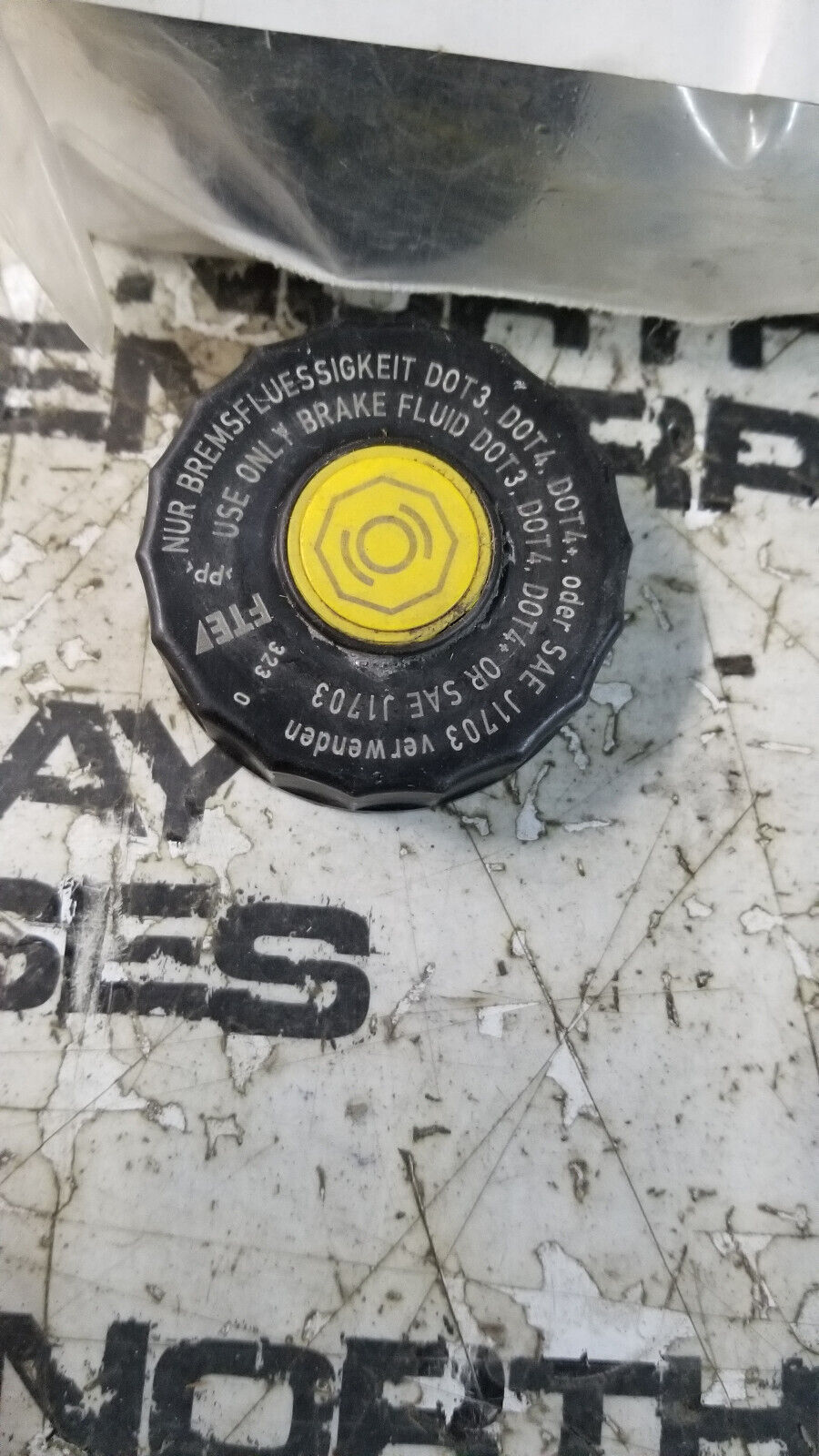 11996160 VOLVO BRAKE FLUID COVER VOE11996160