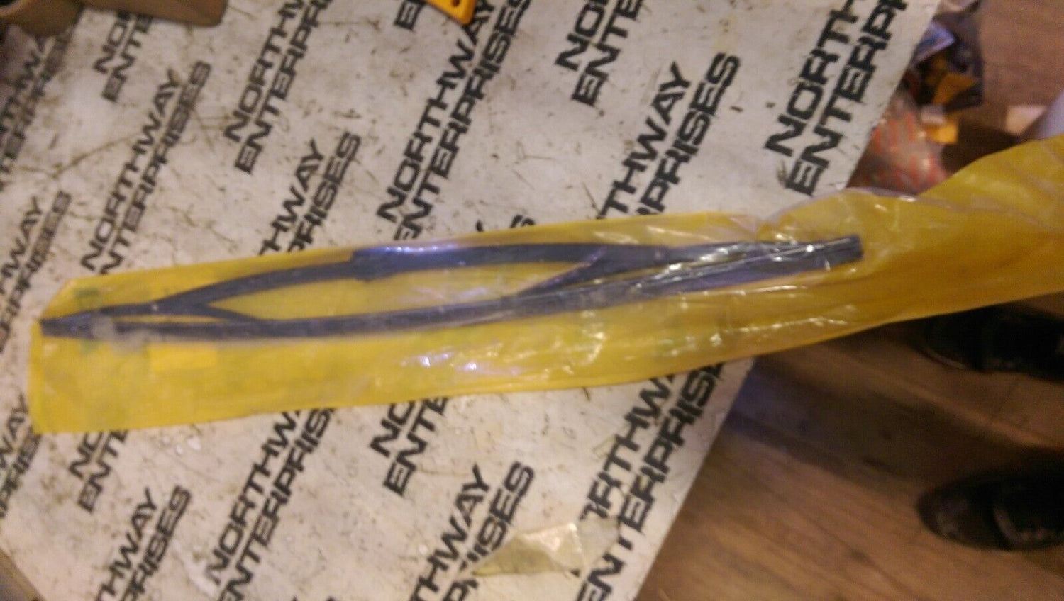 CATERPILLAR 5C-8811: WIPER BLADE ASSEMBLY