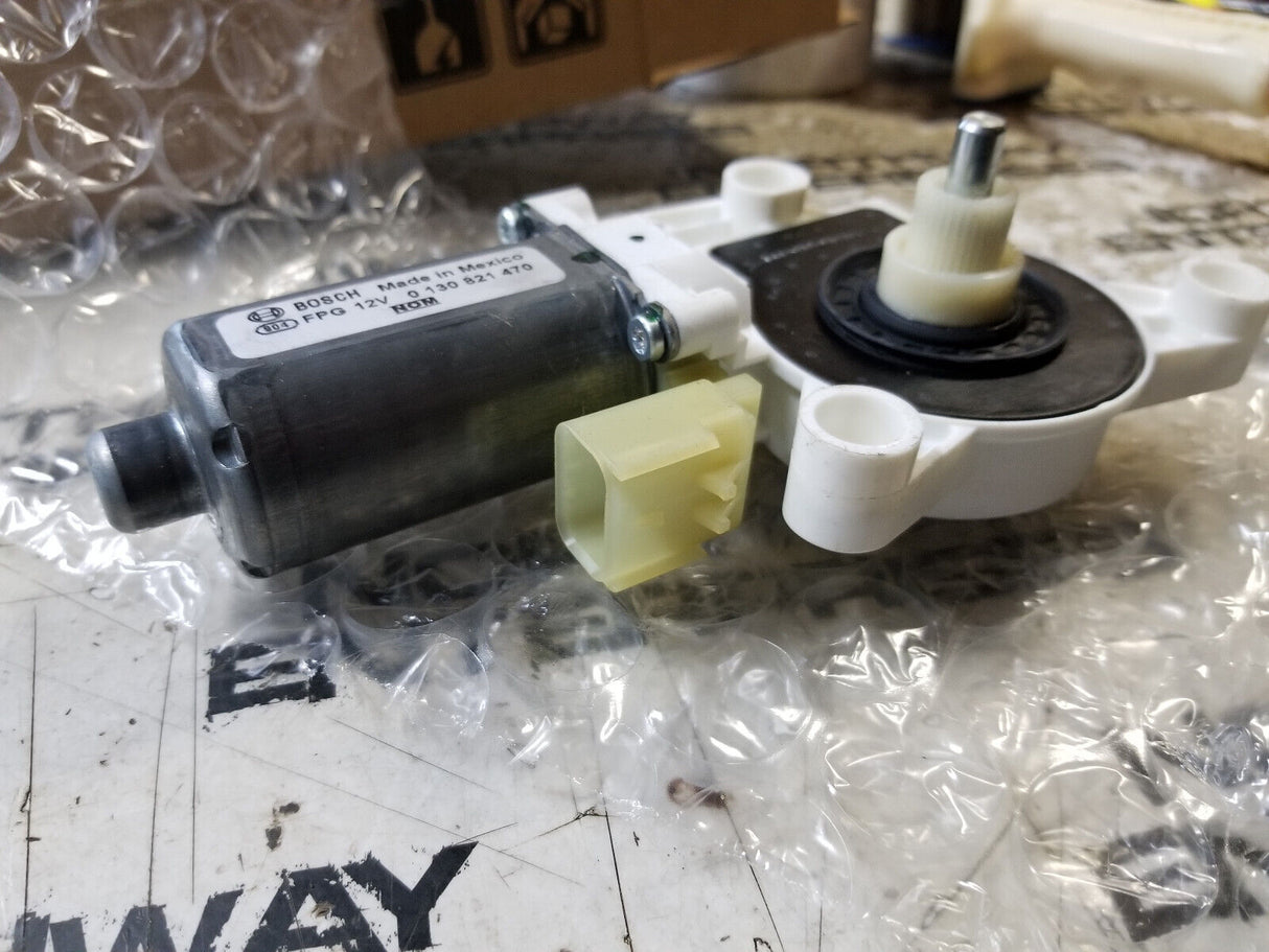 2013 Dodge Caravan Front Right Power Window Motor 68030656AA