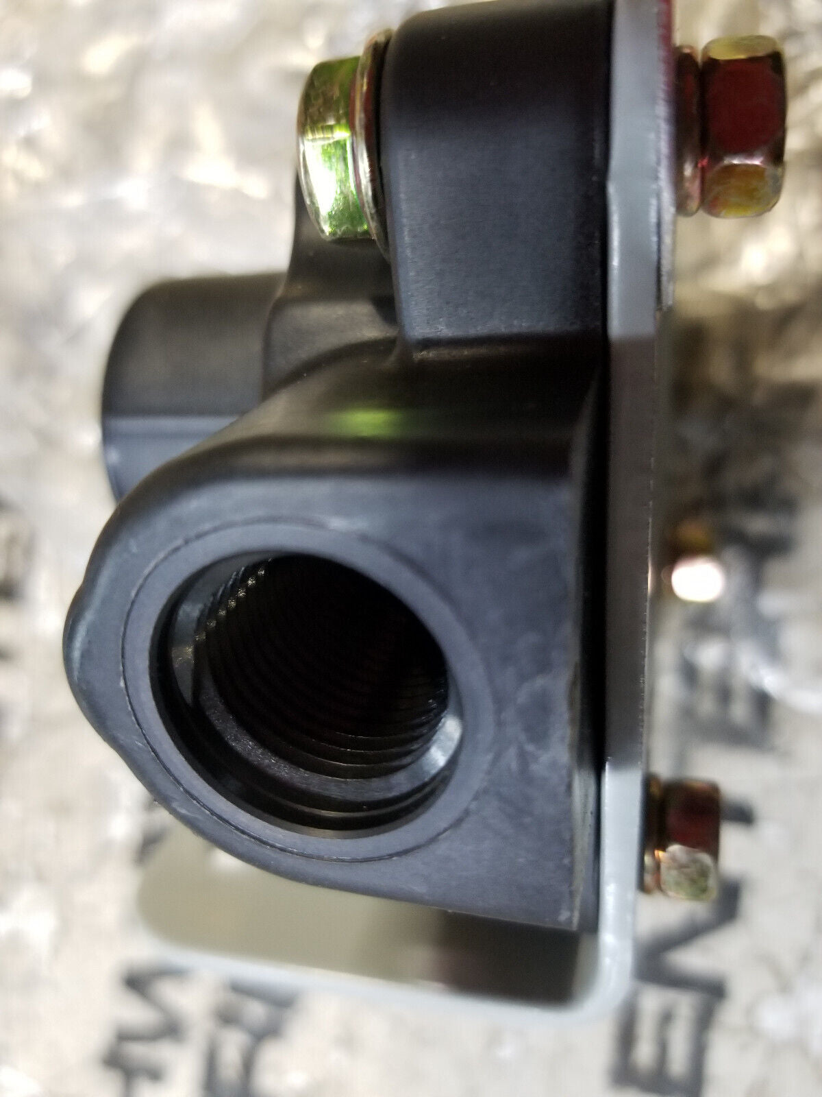 Bendix 802743 Air Brake QRN Quick Release Valve 3/8" NPT