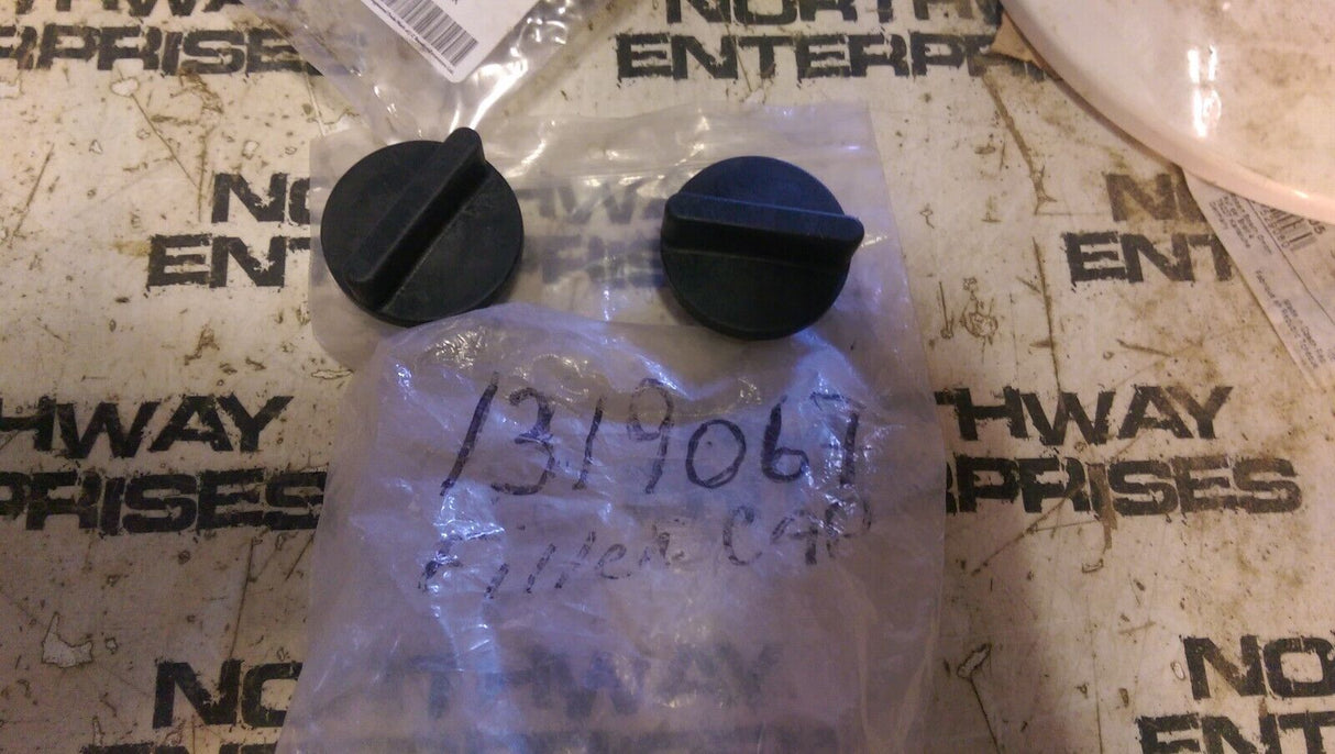 LOT OF 2 PC 1319067 Filler Cap