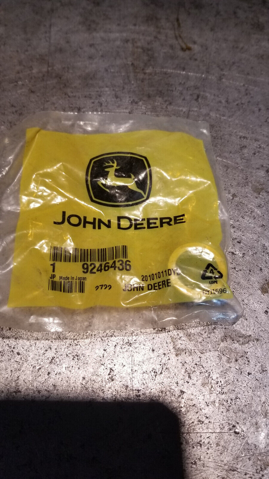 9246436 JOHN DEERE SLEEVE