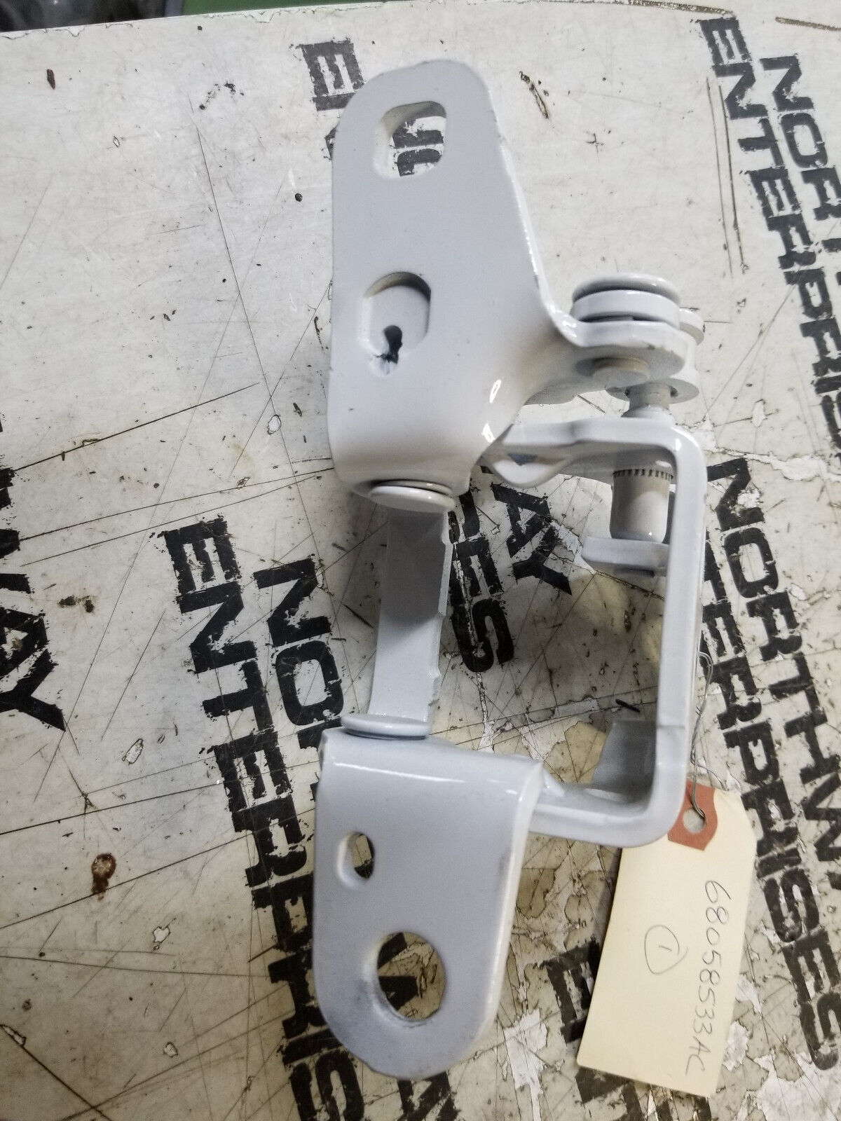 10-20 RAM 1500 2500 3500 11-20 4500 5500 REAR DOOR HINGE LOWER MOPAR 68058533AD