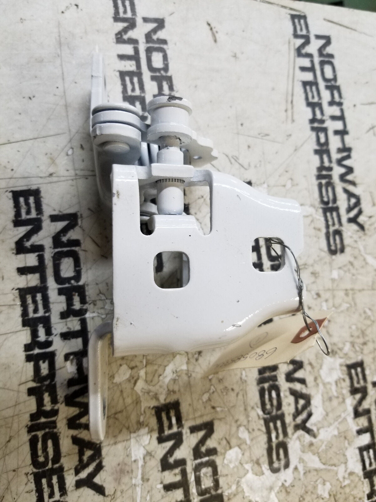 10-20 RAM 1500 2500 3500 11-20 4500 5500 REAR DOOR HINGE LOWER MOPAR 68058533AD