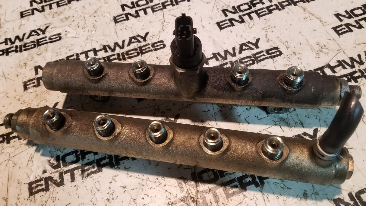 04 05 2004 2005 Chevy GMC 6.6 LLY Duramax Fuel Rails 8973036591 8973036580 r227