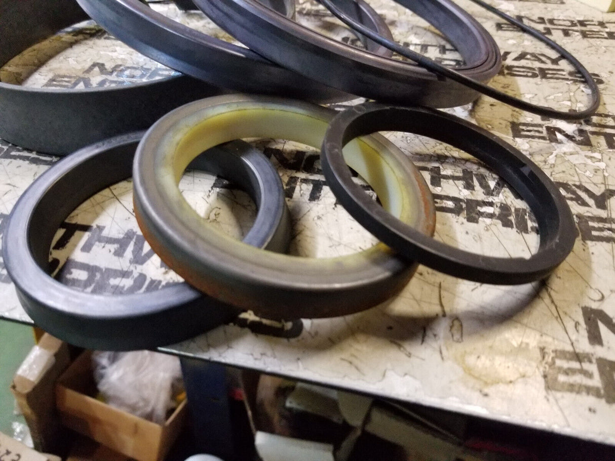 132-970-005 D8K TILT CYLINDER SEAL KIT