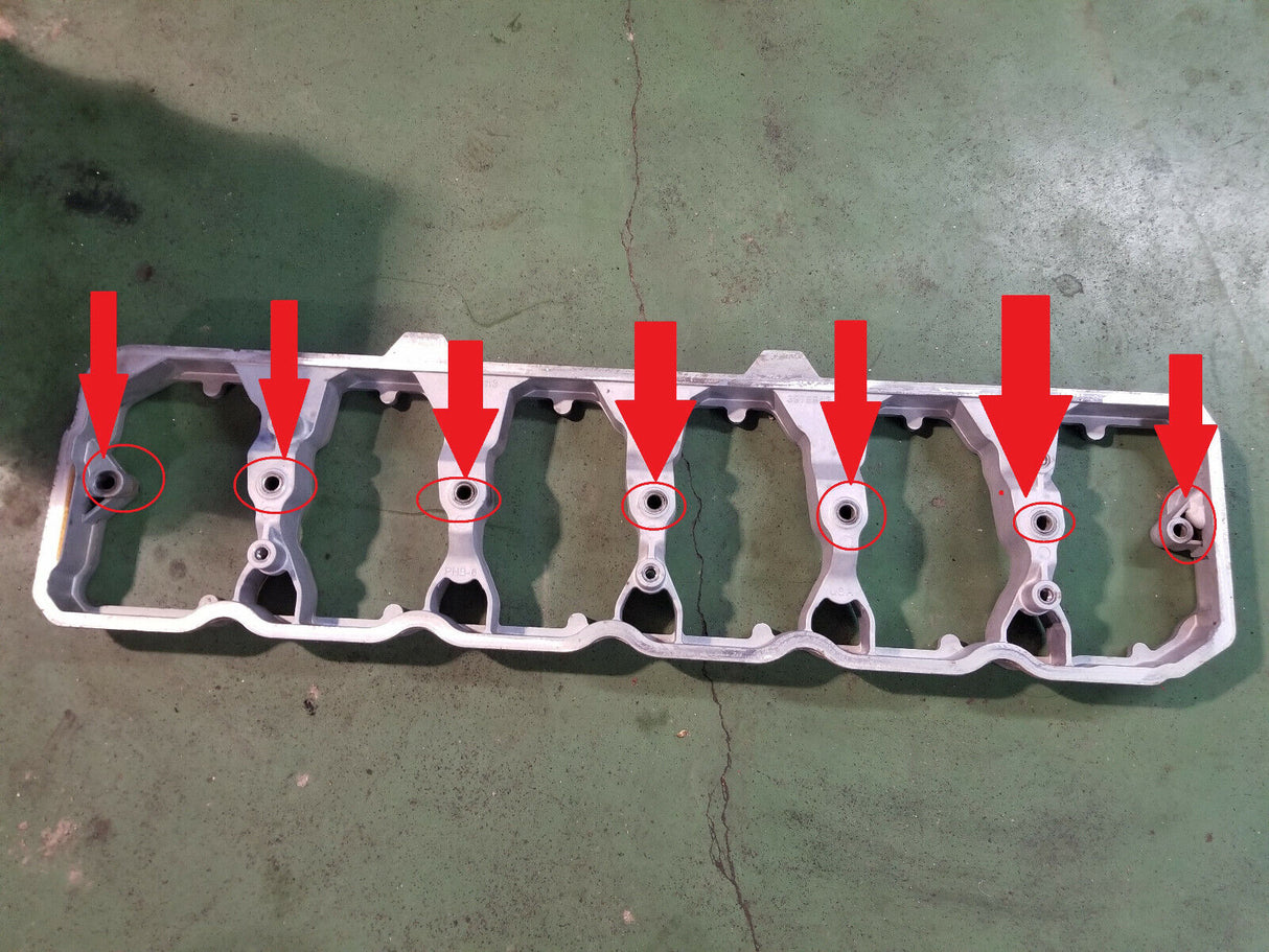 2005-2018 5.9l 6.7L Cummins Rocker Housing Bolts 04429096 04638665