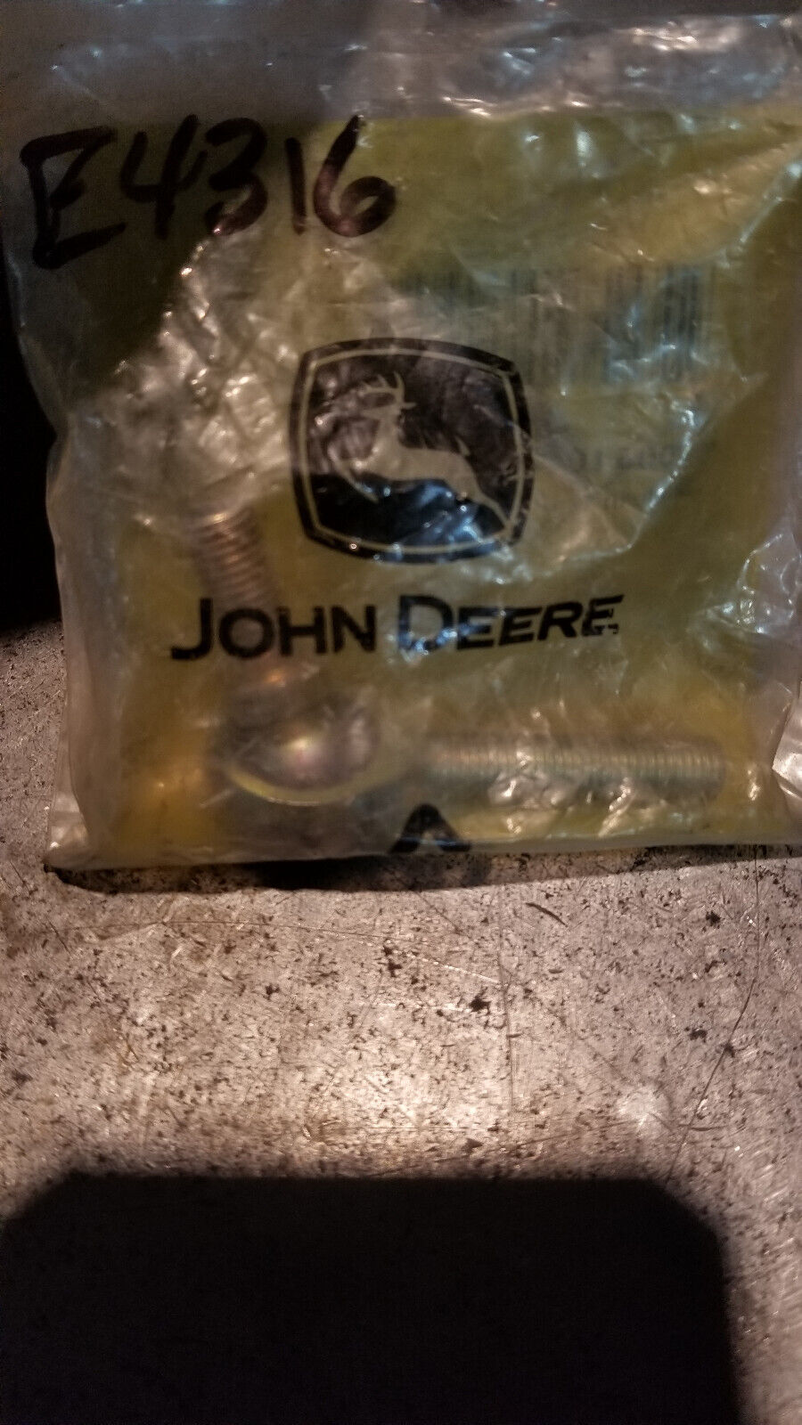 AT46597 JOHN DEERE BALL JOINT