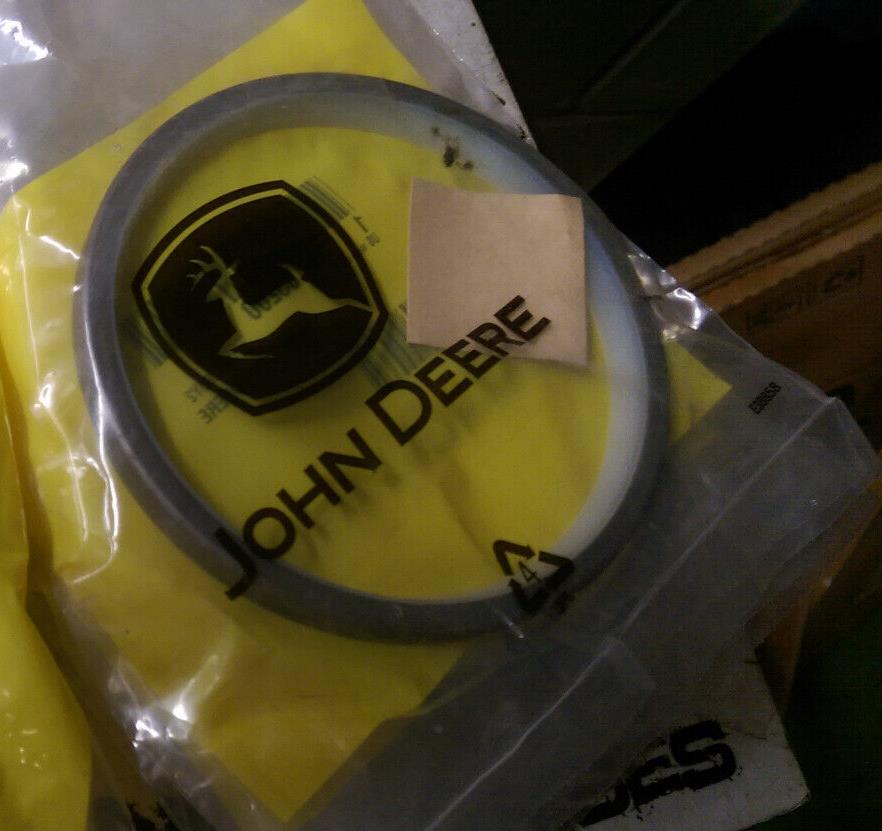 TH103200 JOHN DEERE DUST SEAL