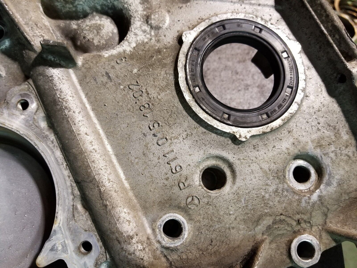 R6110151302 OEM 2005 Dodge SPRINTER 2500 2.7l Diesel Engine Timing Cover