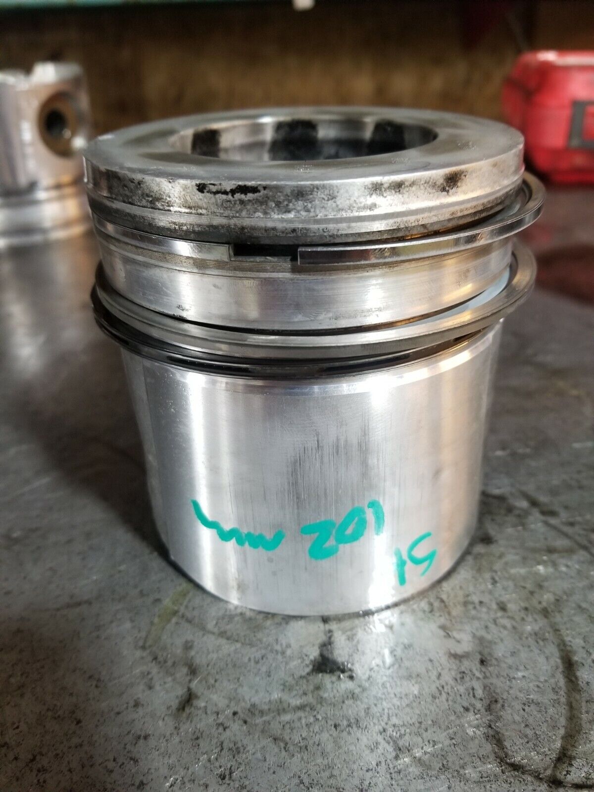 98-02 5.9l CUMMINS MAHLE PISTON STANDARD