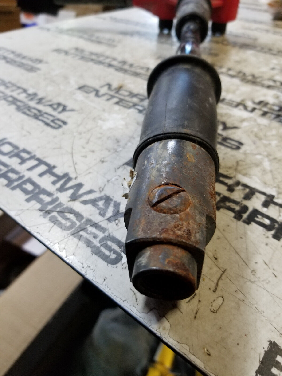 UNIVERSAL TOOL UT8603 Triple Head Scaling Hammer RE0425
