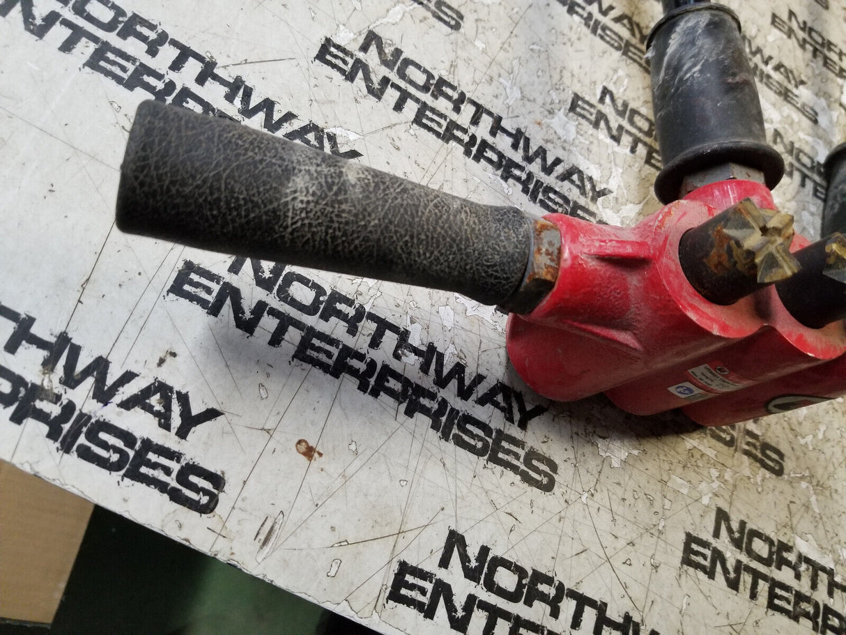 UNIVERSAL TOOL UT8603 Triple Head Scaling Hammer RE0425