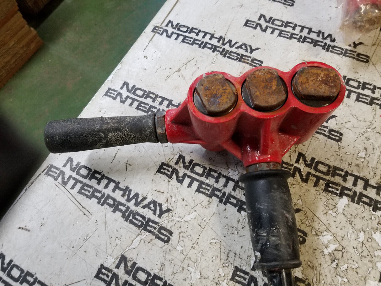 UNIVERSAL TOOL UT8603 Triple Head Scaling Hammer RE0425