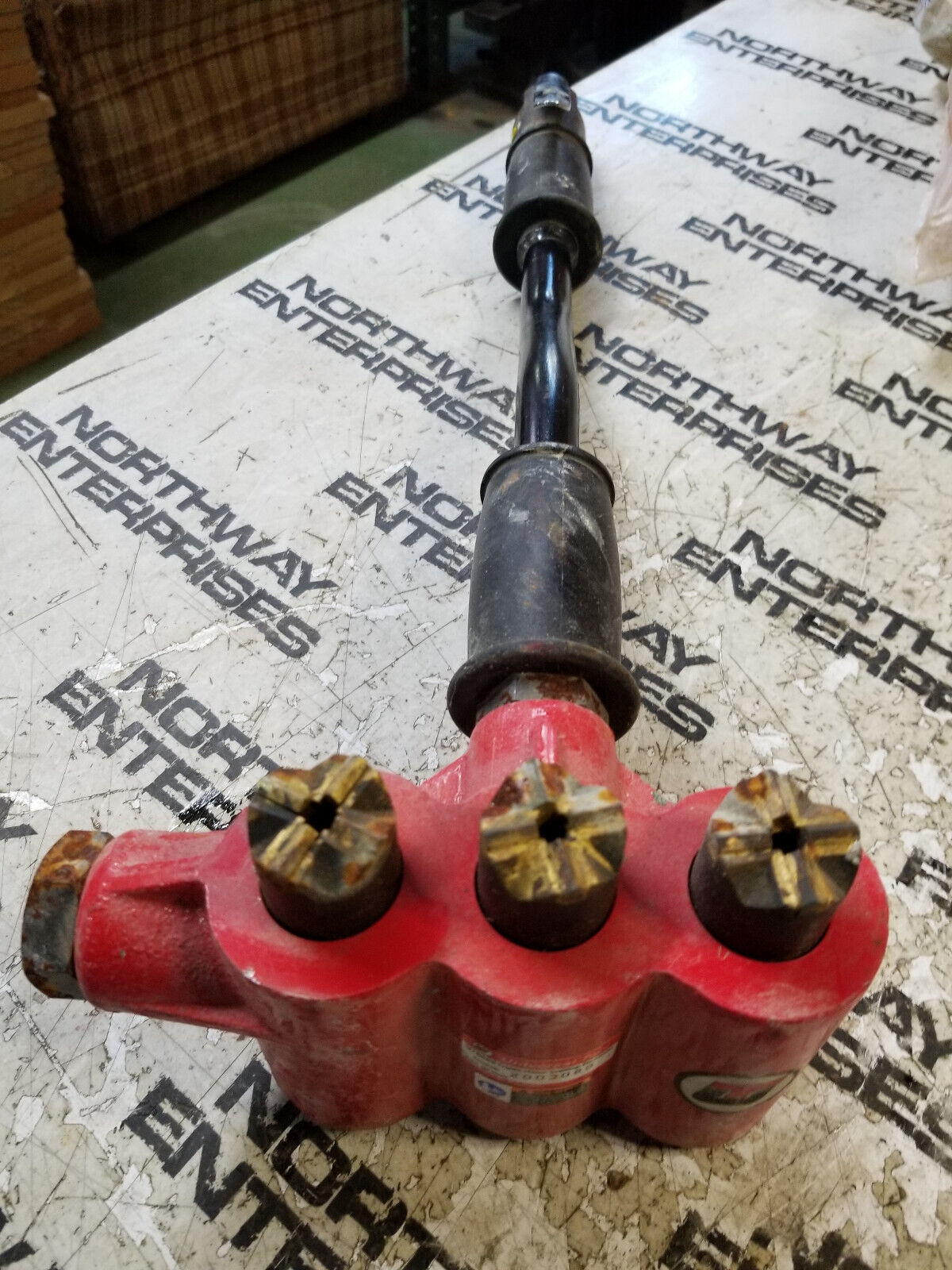 UNIVERSAL TOOL UT8603 Triple Head Scaling Hammer RE0524