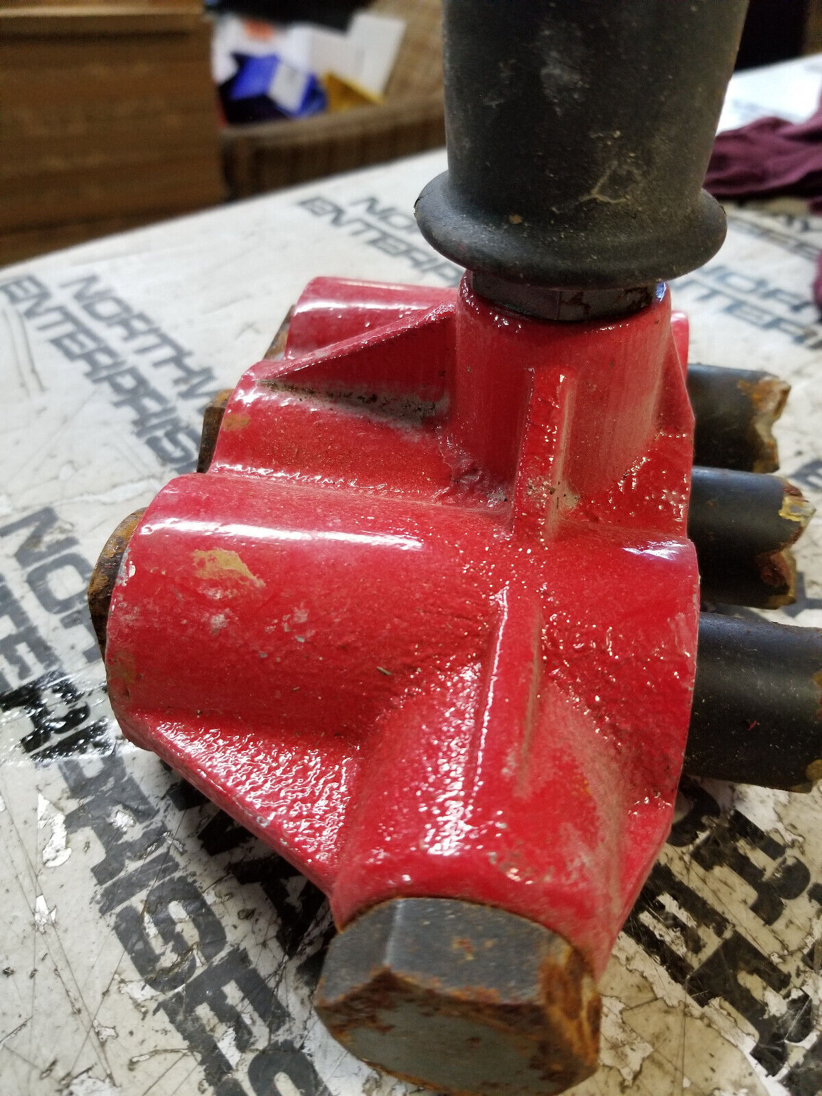 UNIVERSAL TOOL UT8603 Triple Head Scaling Hammer RE0524