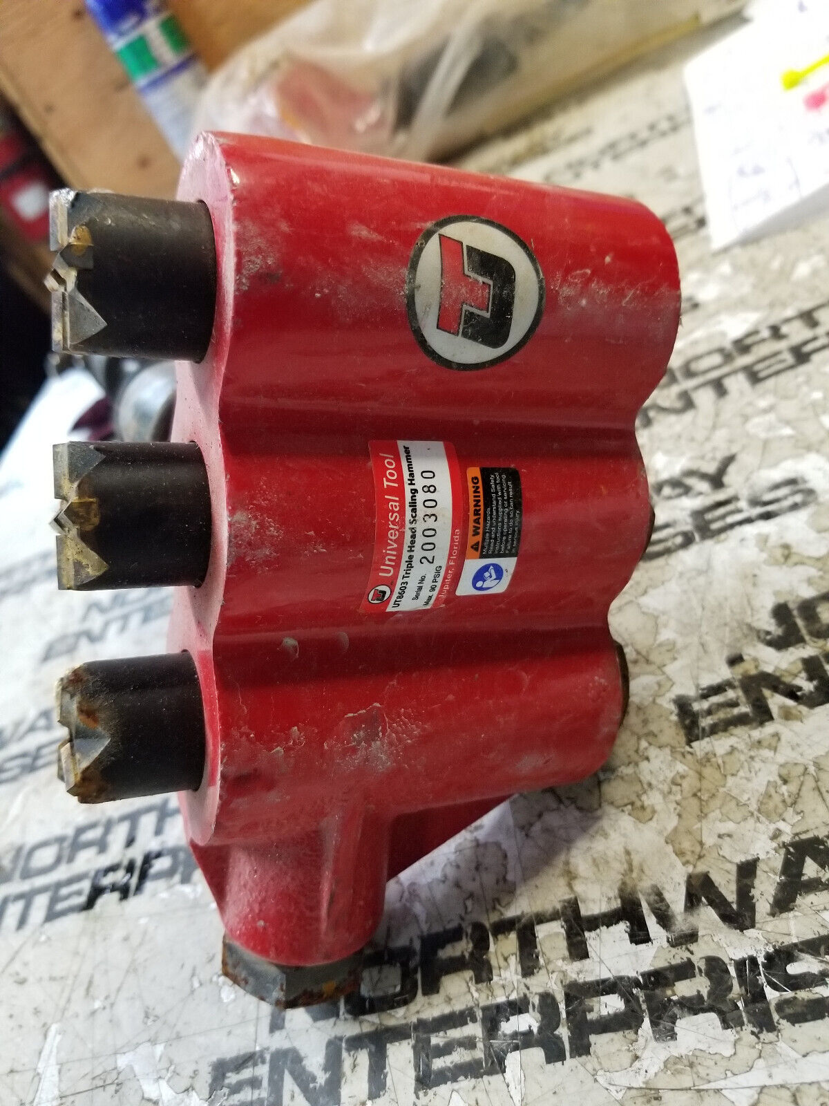 UNIVERSAL TOOL UT8603 Triple Head Scaling Hammer RE0524