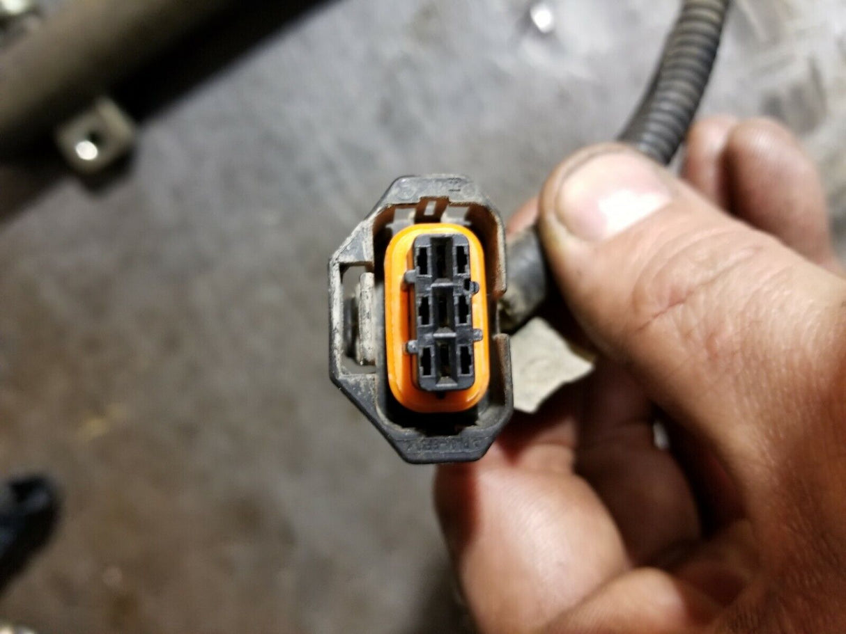 05-06 2005 2006 LLY 6.6L Duramax Fuel rail pressure sensor pigtail