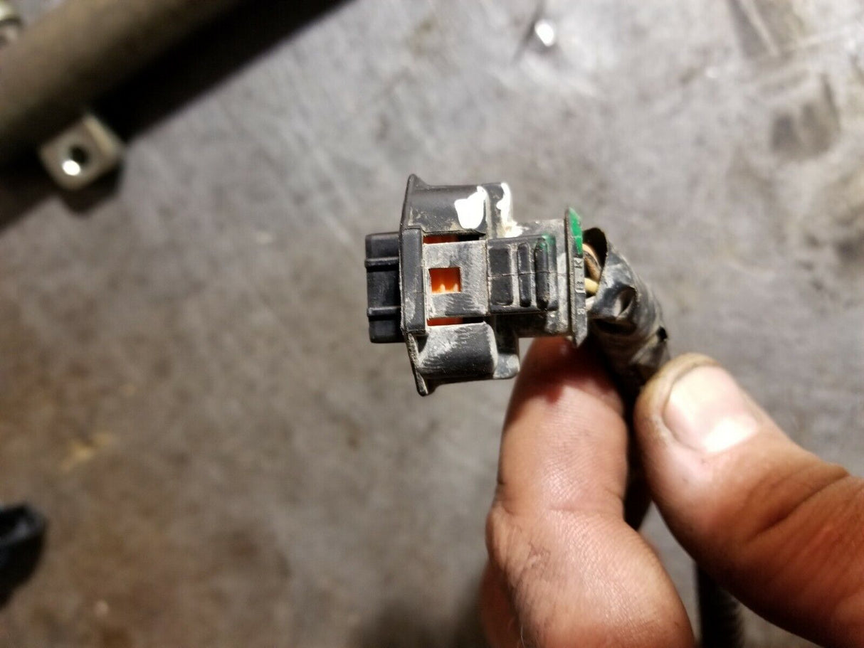 05-06 2005 2006 LLY 6.6L Duramax Fuel rail pressure sensor pigtail