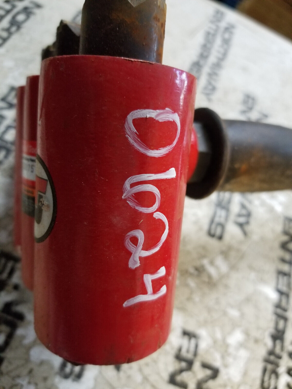 UNIVERSAL TOOL UT8603 Triple Head Scaling Hammer RE0624