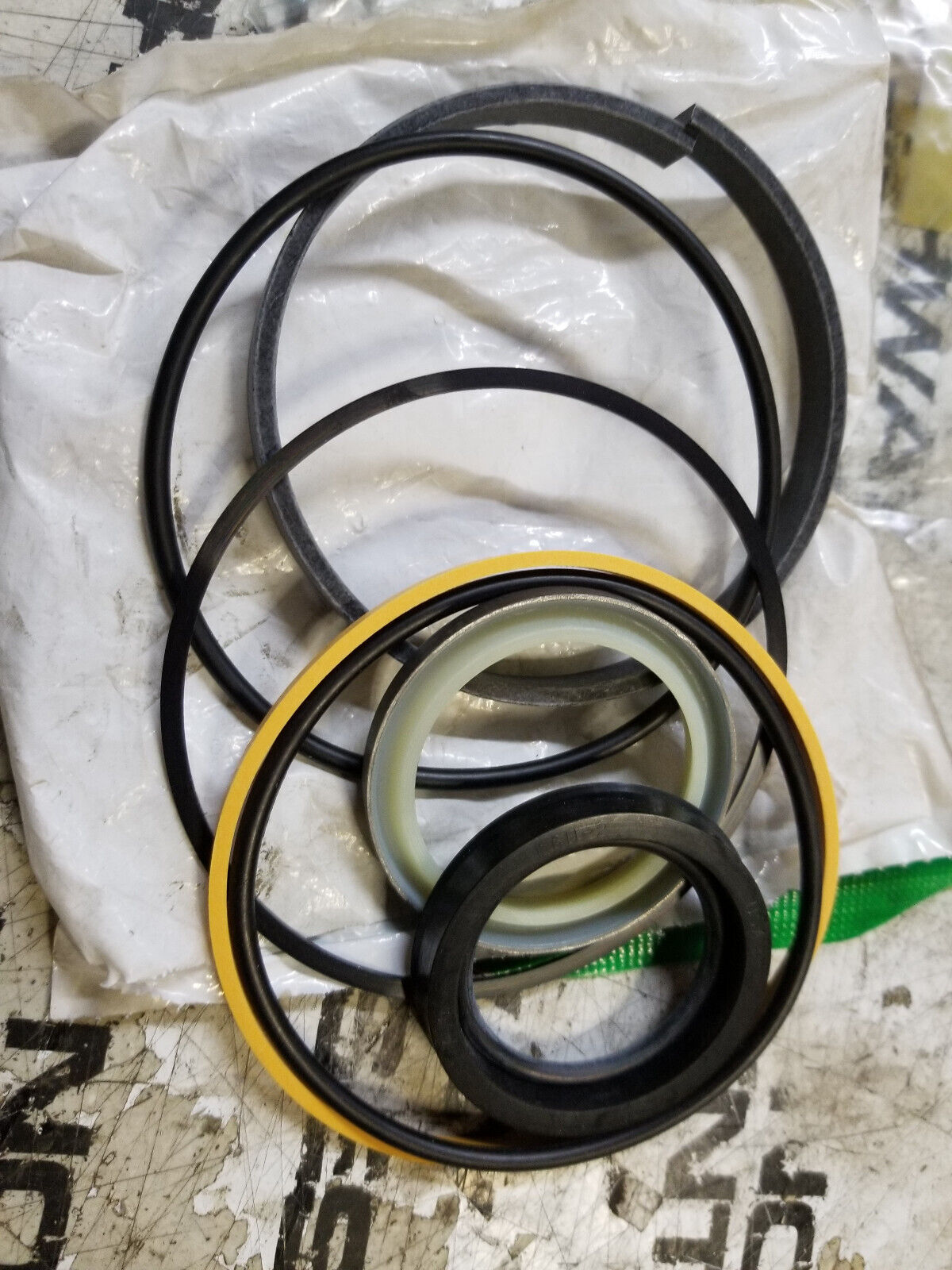 Seal Kit - Tilt Cylinder For Hyster: 1322225, CLARK HY1322225