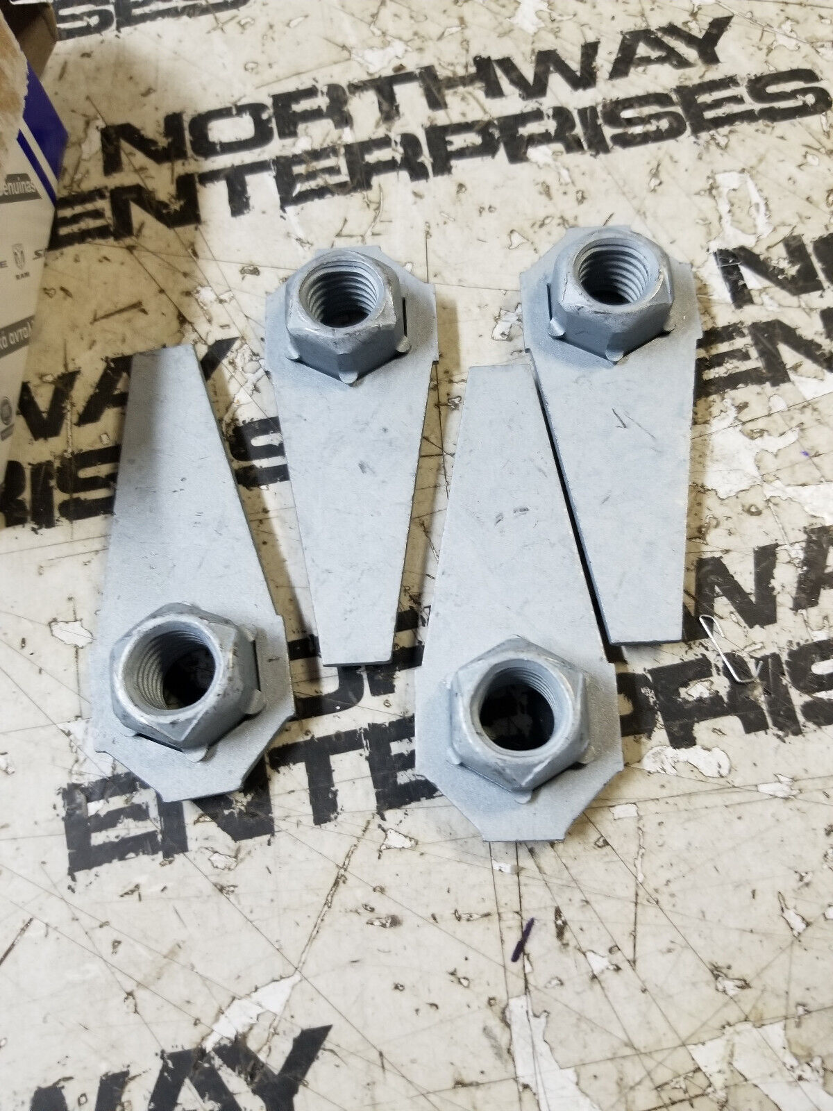 LOT OF 4 BOLTS 06508175AA
