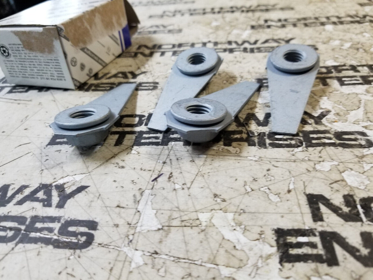 LOT OF 4 BOLTS 06508175AA