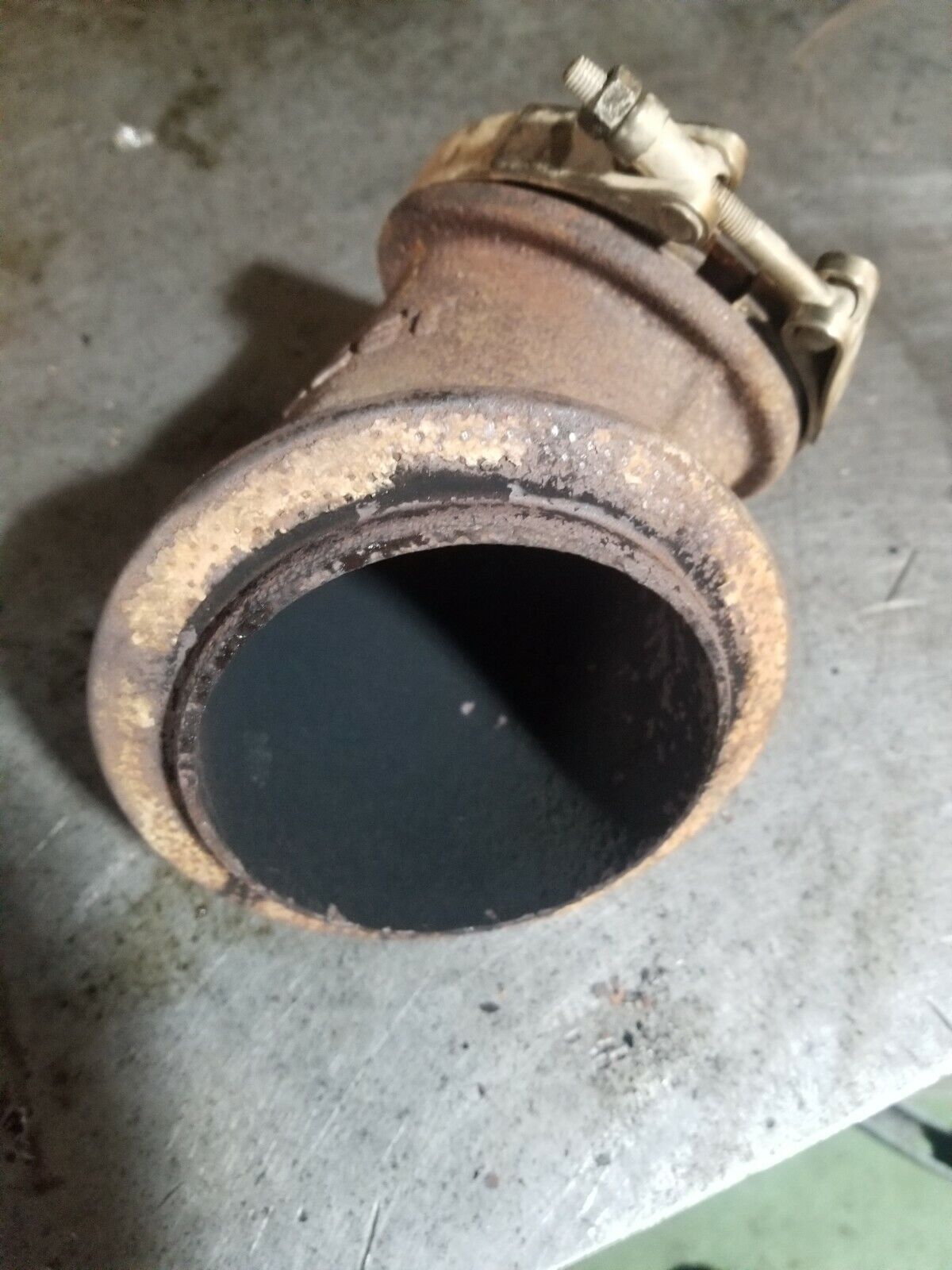 4040366 Turbo Elbow Cummins 6.7 6.7L Holset 4040366 re1467