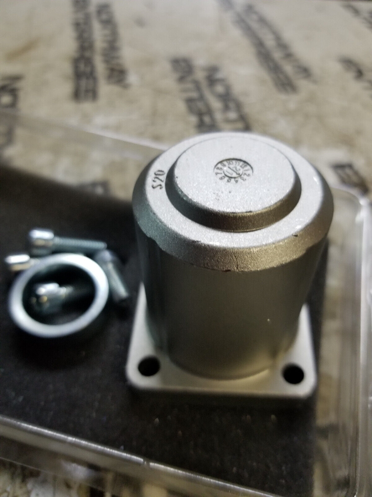 5V12120000 HYDRAULIC CAP