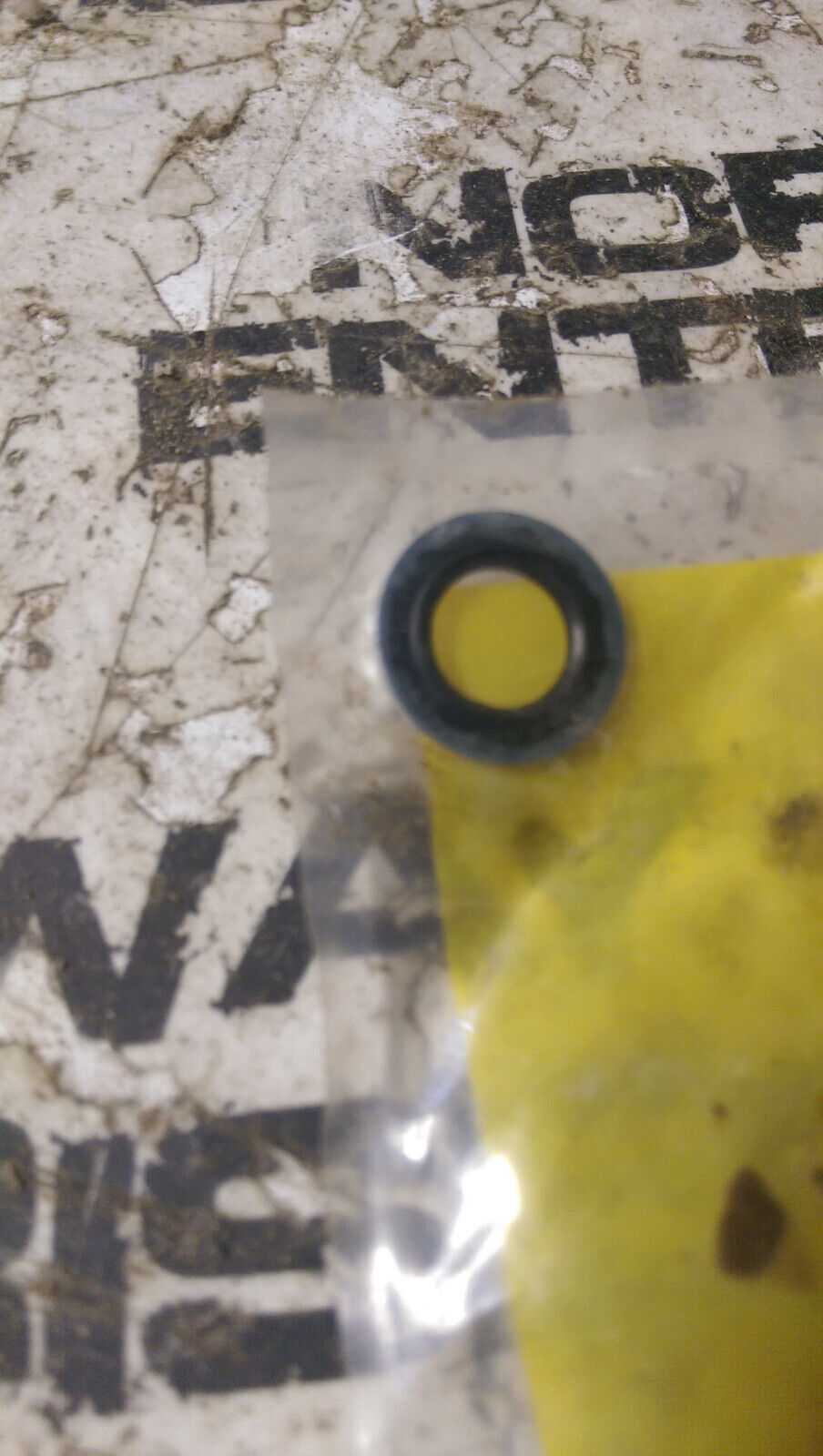 RE547702 JOHN DEERE SEAL
