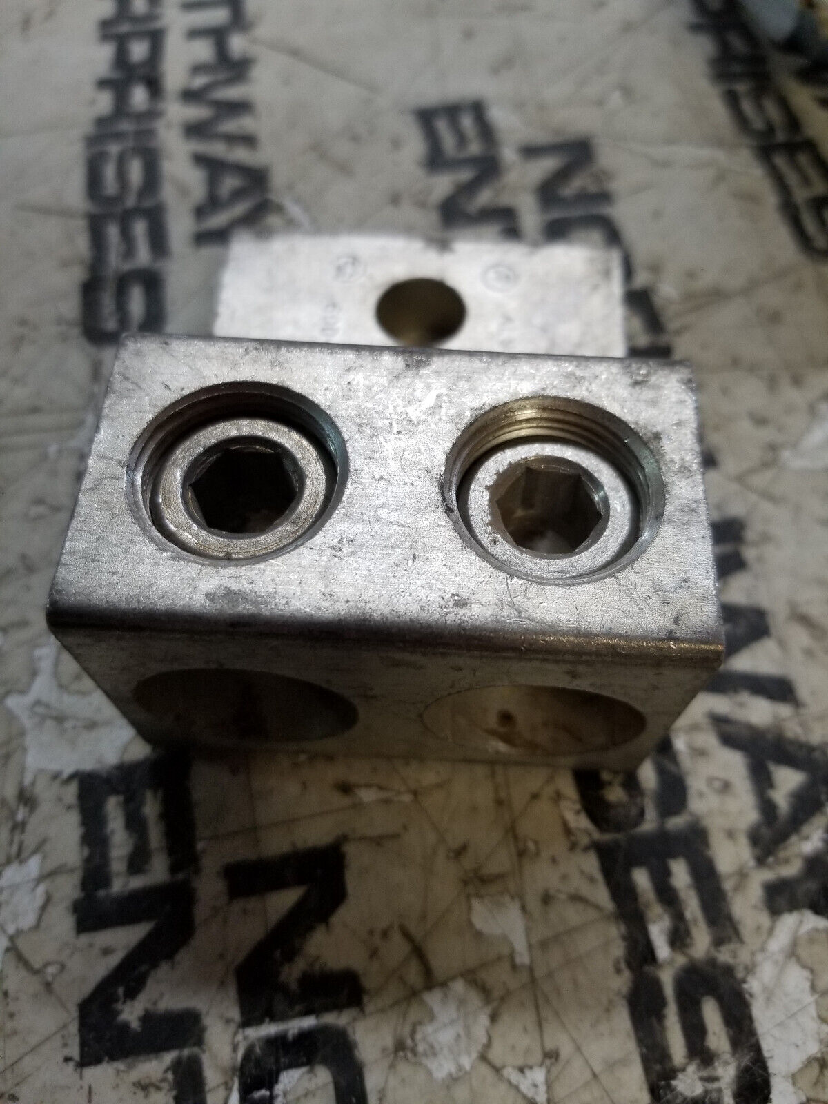 ABB Blackburn ADR60-21 Two-Conductor, One-Hole Mount Buss