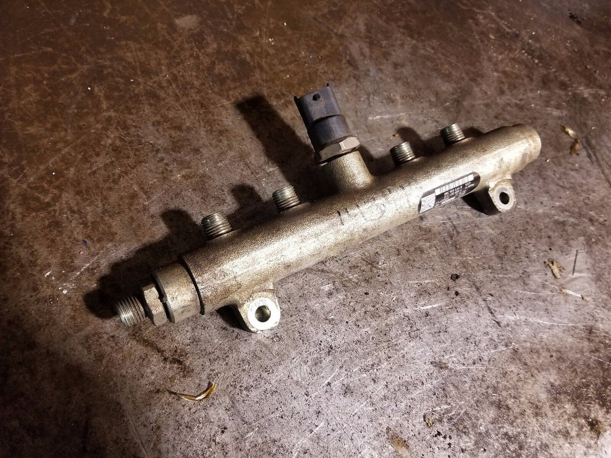 04 05 2004 2005 Duramax LLY High Pressure Fuel Rail 973030580 8973036580