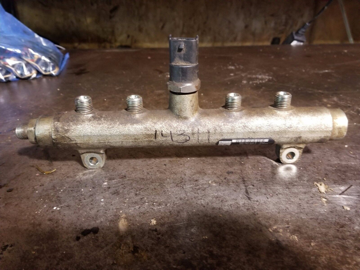 04 05 2004 2005 Duramax LLY High Pressure Fuel Rail 973030580 8973036580