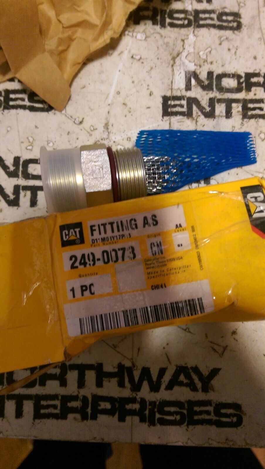 249-0073 CATERPILLAR FITTING