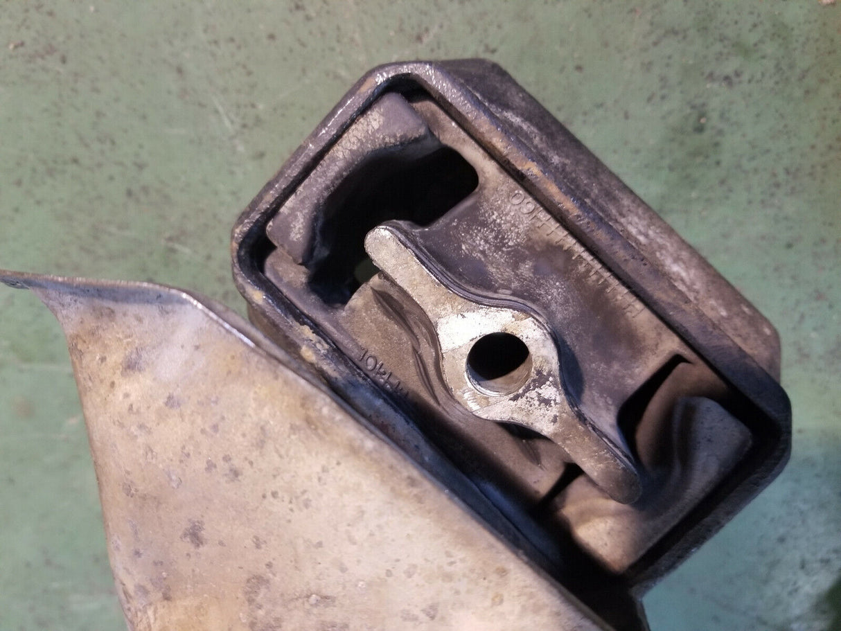 52121814AD 6.7L 6.7 Cummins Engine Mount Bracket RH / Passenger side