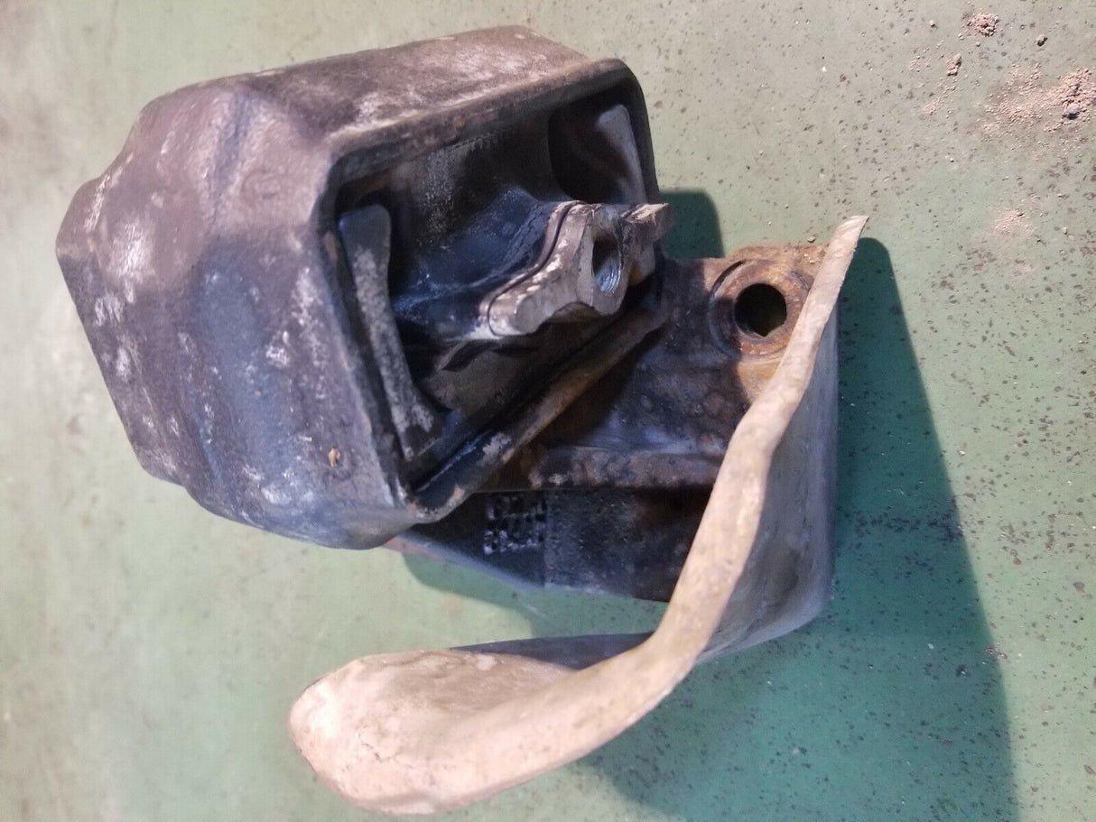 52121814AD 6.7L 6.7 Cummins Engine Mount Bracket RH / Passenger side