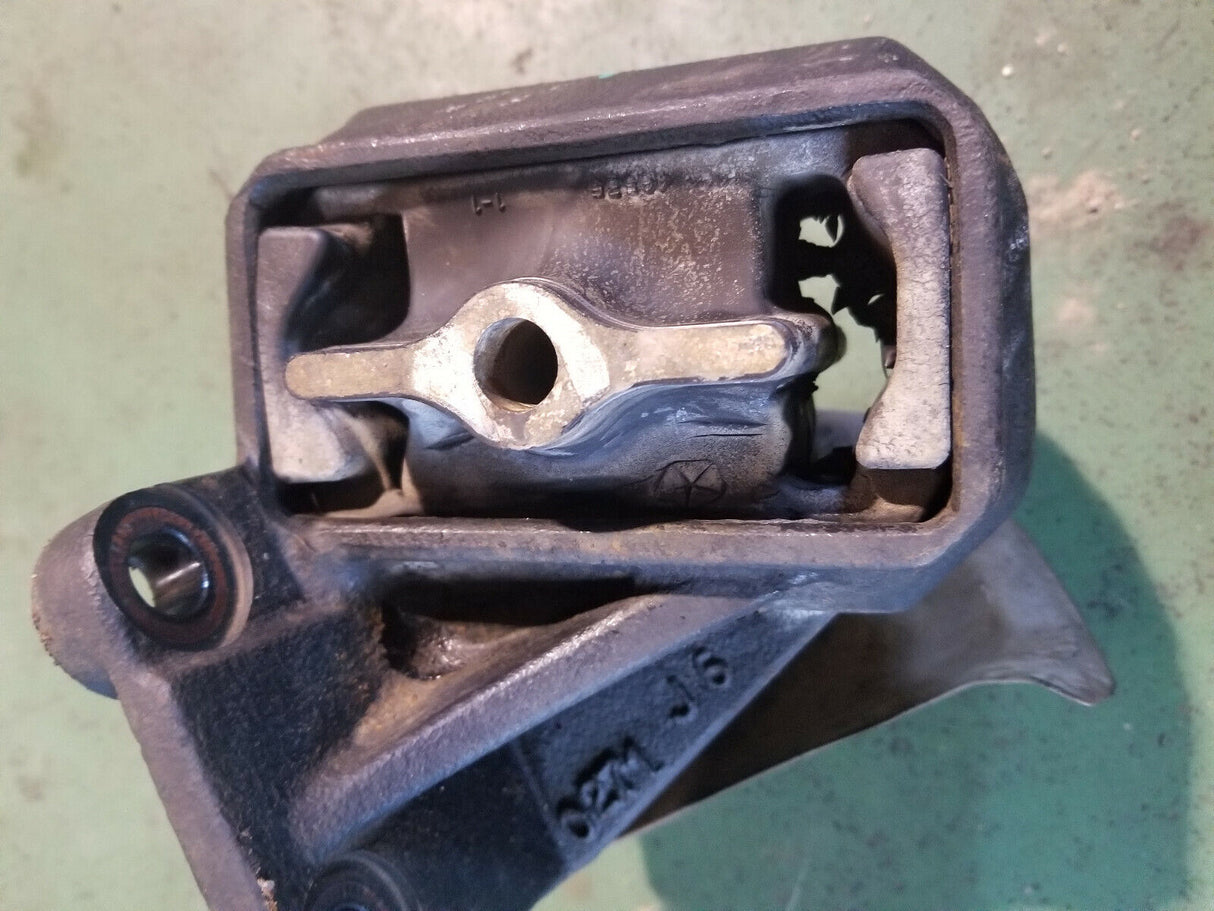 52121814AD 6.7L 6.7 Cummins Engine Mount Bracket RH / Passenger side