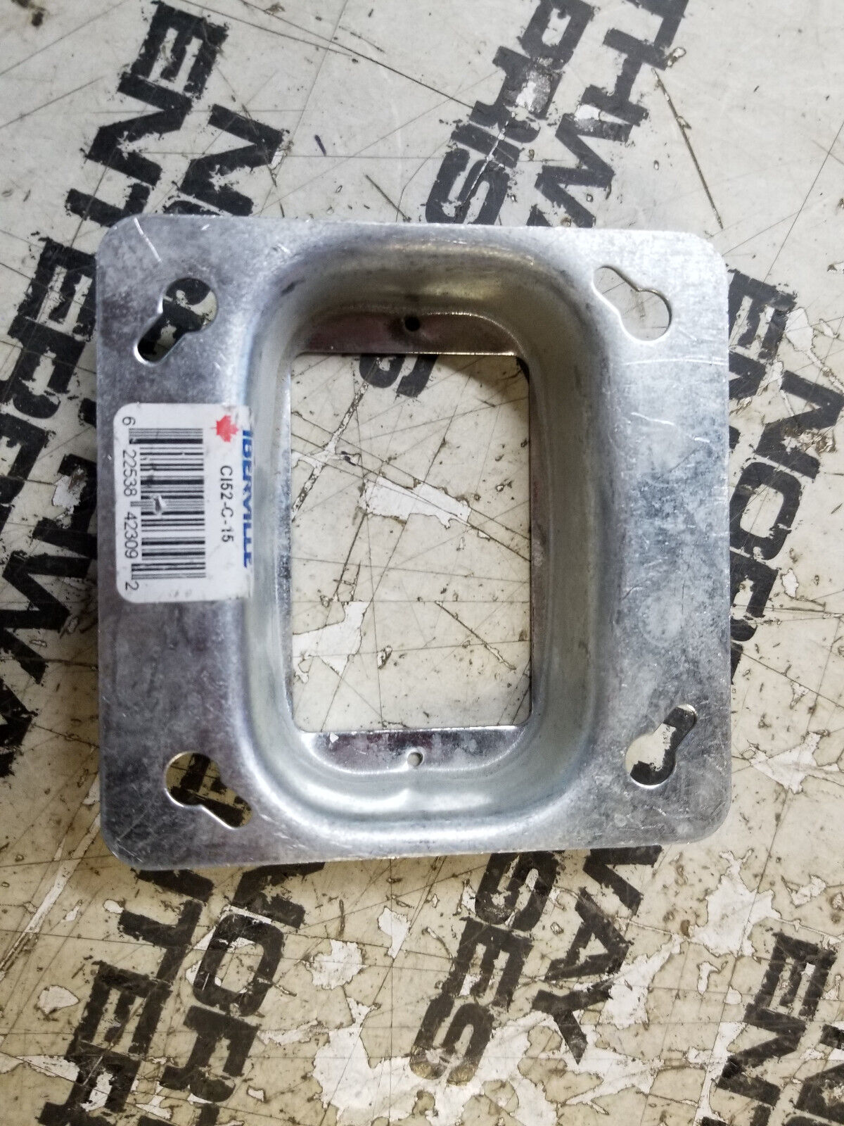 BOX OF 32PC - ABB INS CI52-C-15 Iberville Square Cover 1-Unit, 7/8 in