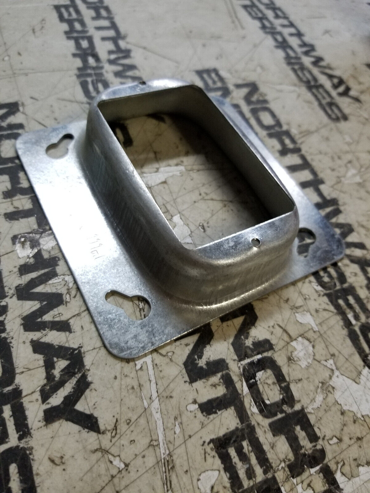 BOX OF 32PC - ABB INS CI52-C-15 Iberville Square Cover 1-Unit, 7/8 in