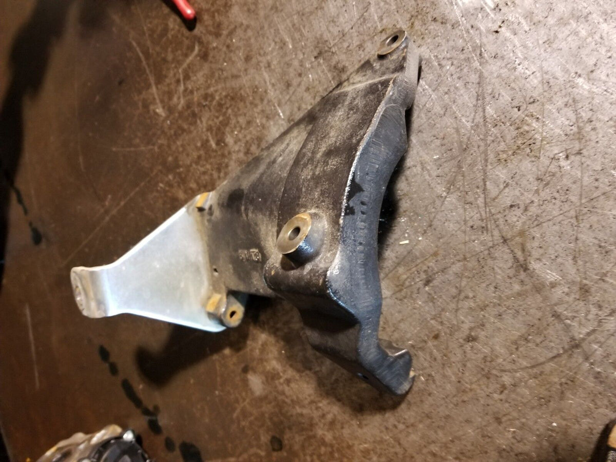 CUMMINS 5.0L USED OEM CRANKSHAFT NISSAN TITAN XD CEV8D1 MOUNT BRACKET 5113