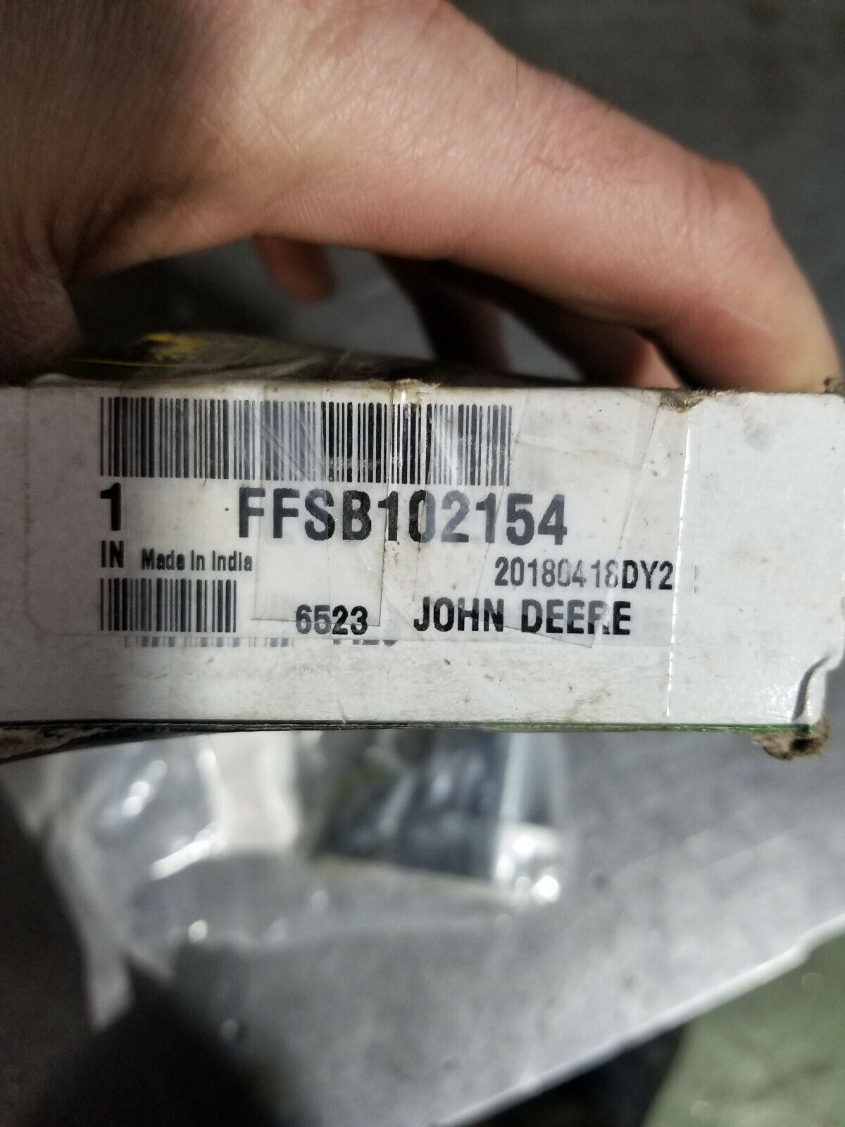 FFSB102154 JOHN DEERE LOWER WIPER ASSY