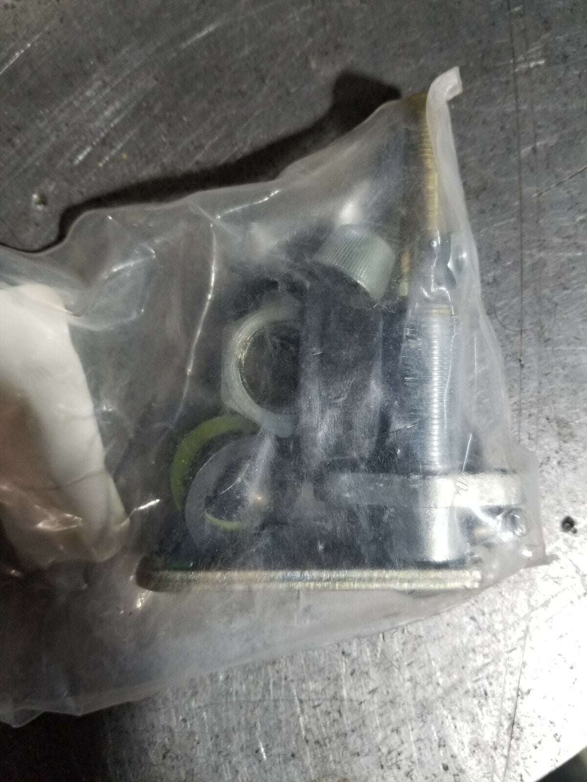 FFSB102154 JOHN DEERE LOWER WIPER ASSY