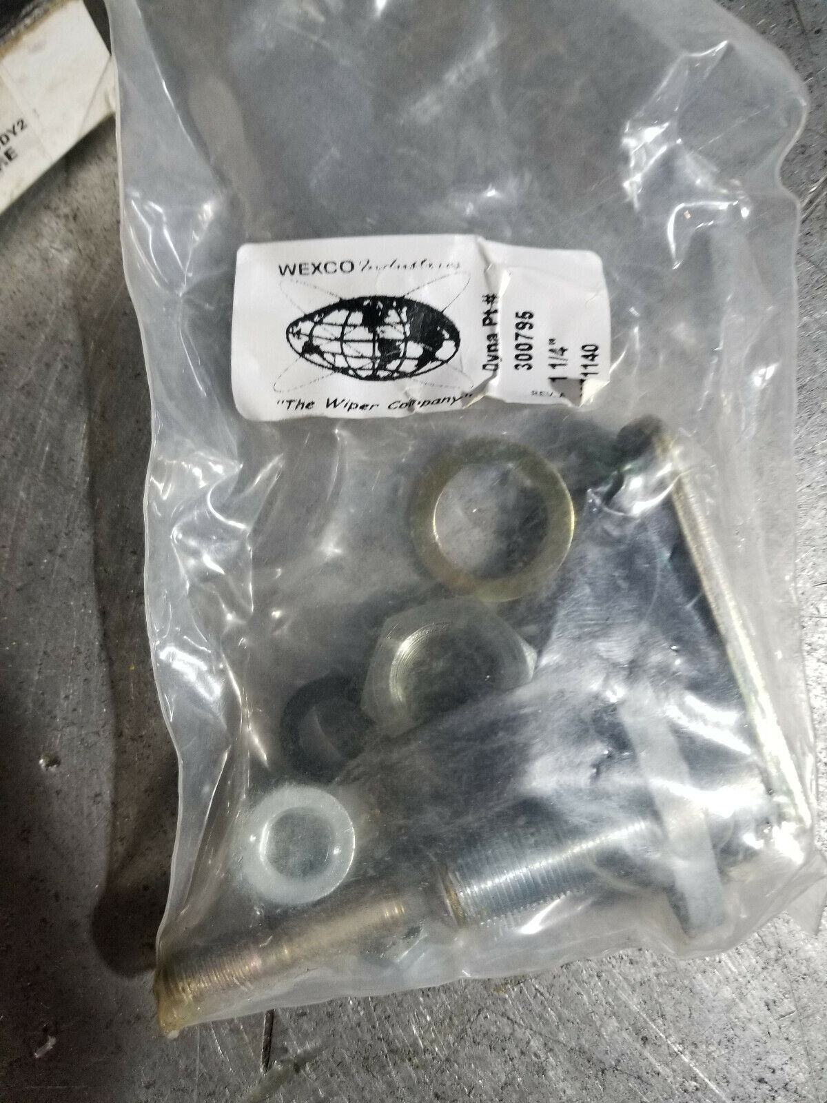 FFSB102154 JOHN DEERE LOWER WIPER ASSY