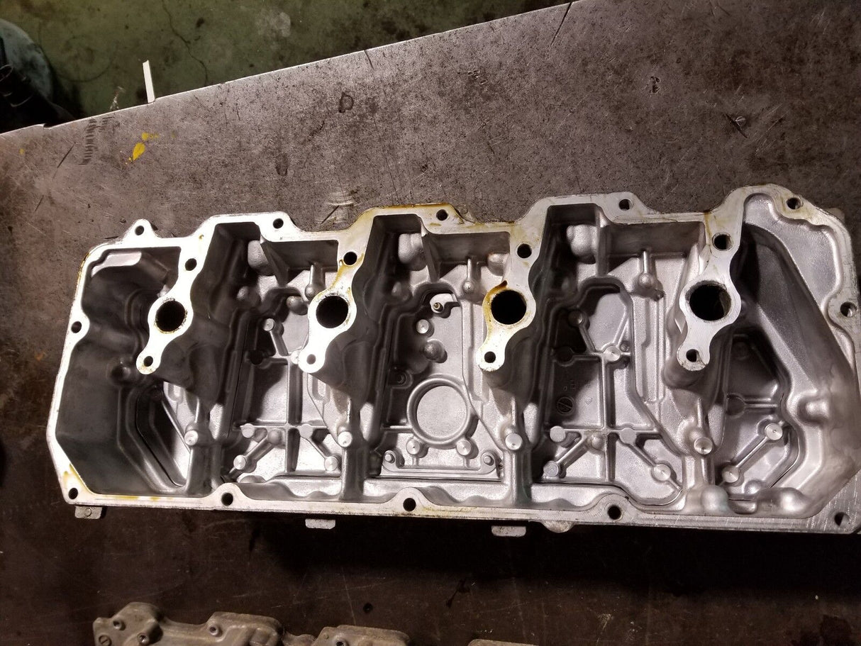 011 012 2011-2015 DURAMAX 6.6 6.6L DIESEL LML VALVE COVER & SPACER LH DRIVER r41