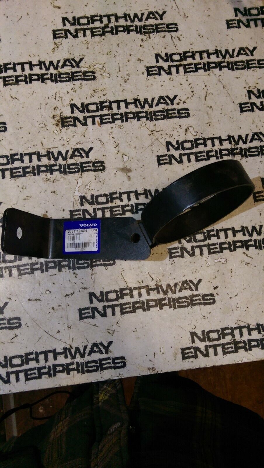 Genuine OEM Volvo Exhaust Bracket P/N VOE 11121801